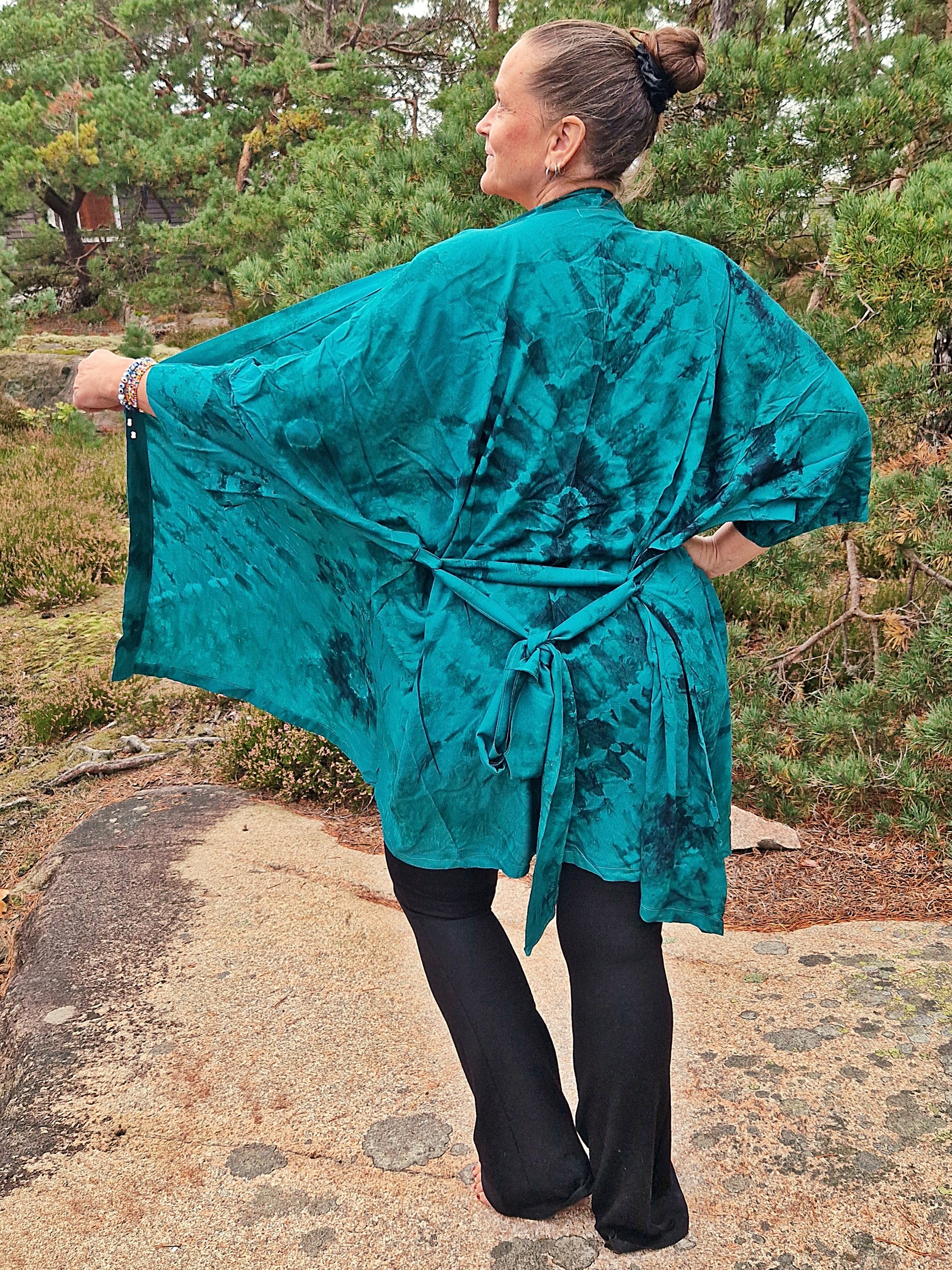 Batikk-kimono i turkis-grønn