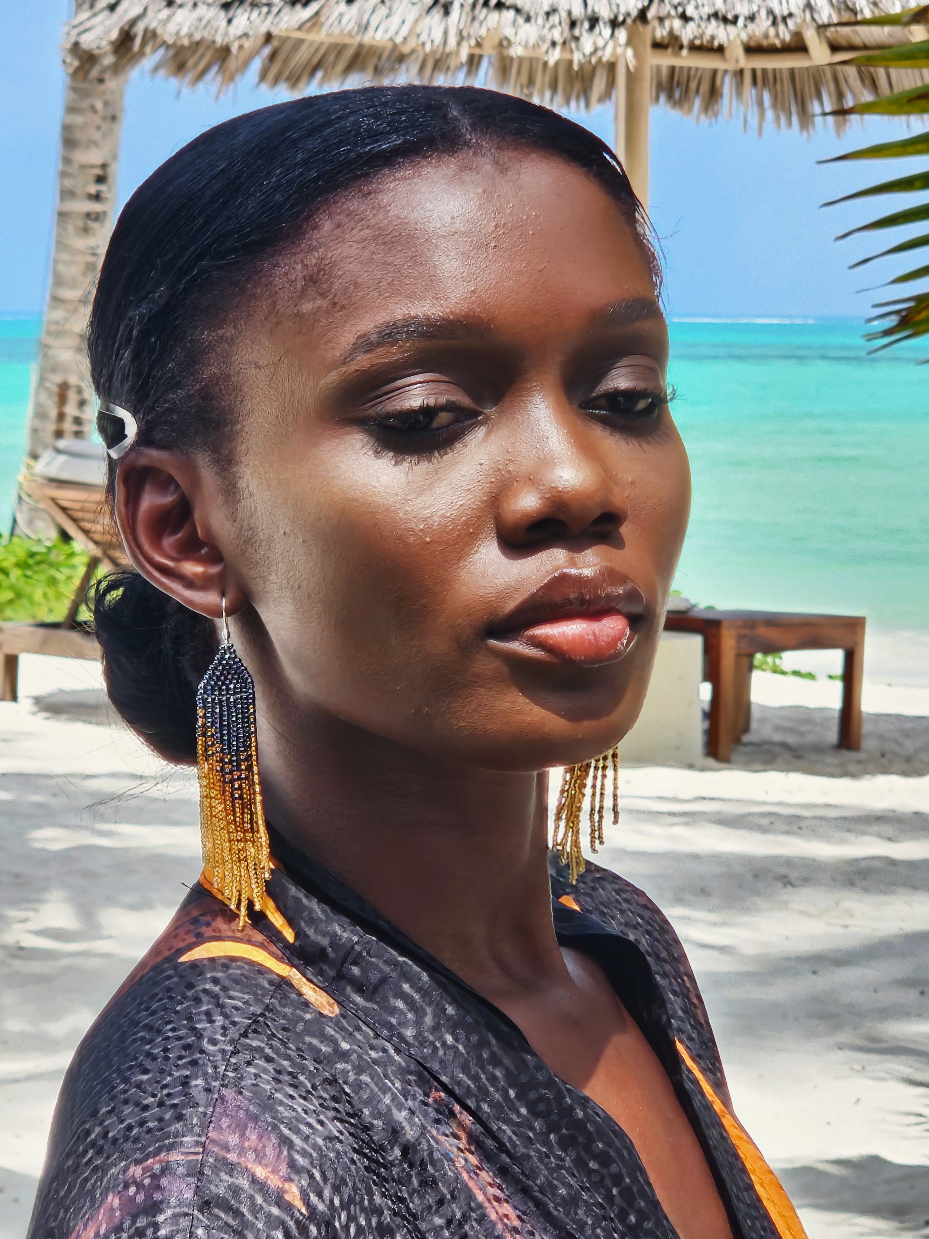 Mermaid Tails - Øreanheng i gull og blåsort