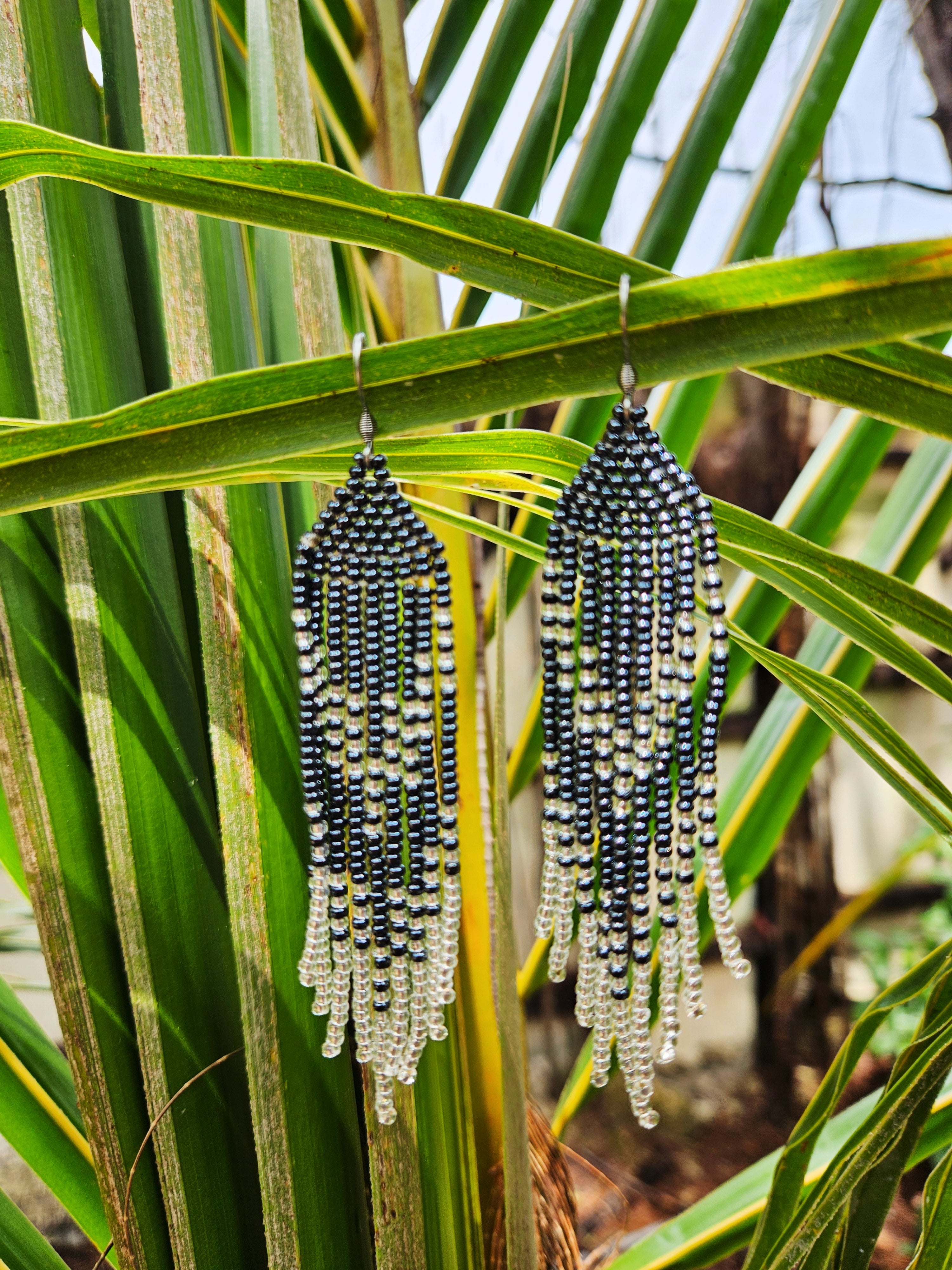 Mermaid Tails - Øreanheng i sølv og sort