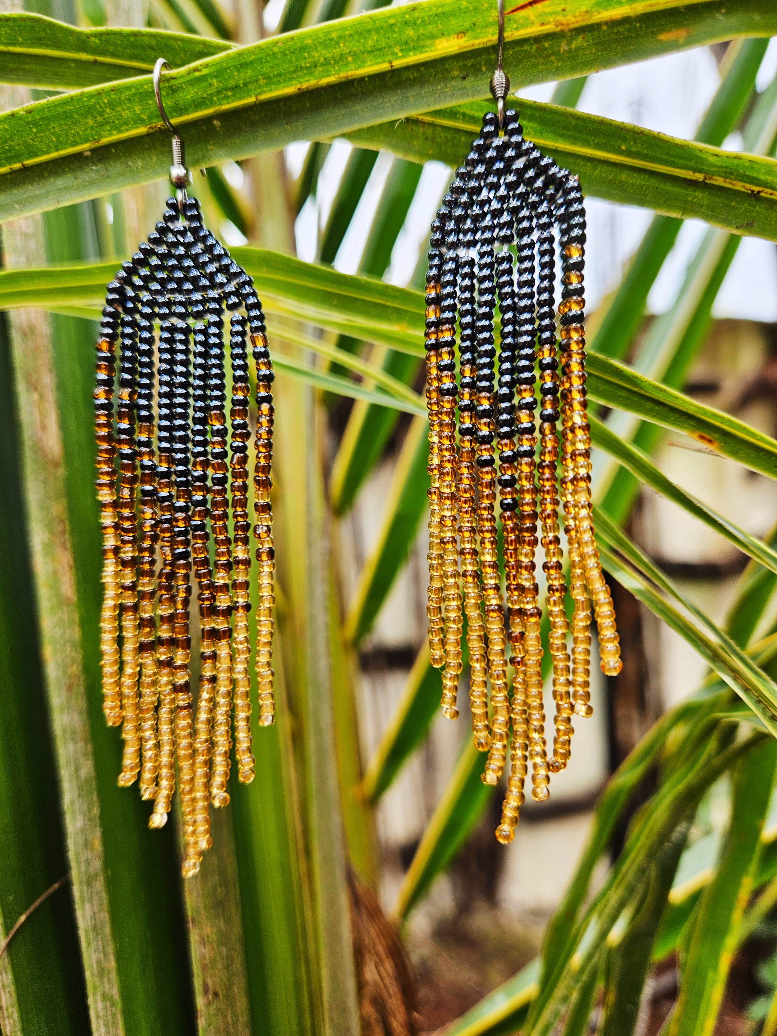 Mermaid Tails - Øreanheng i gull og blåsort