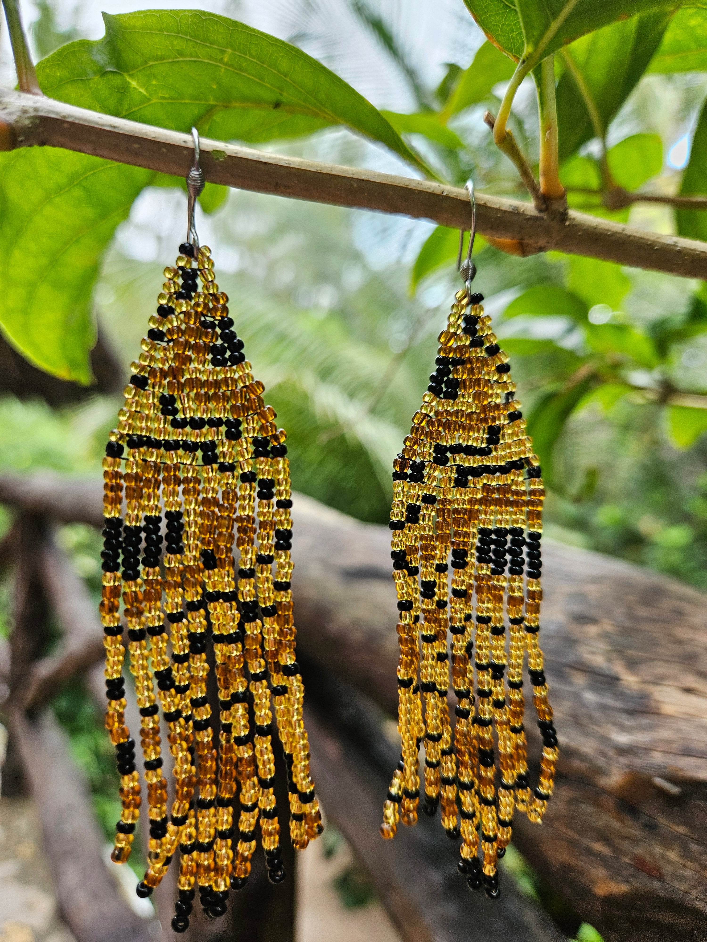 Mermaid Tails - Øreanheng i gull og sort (animal)