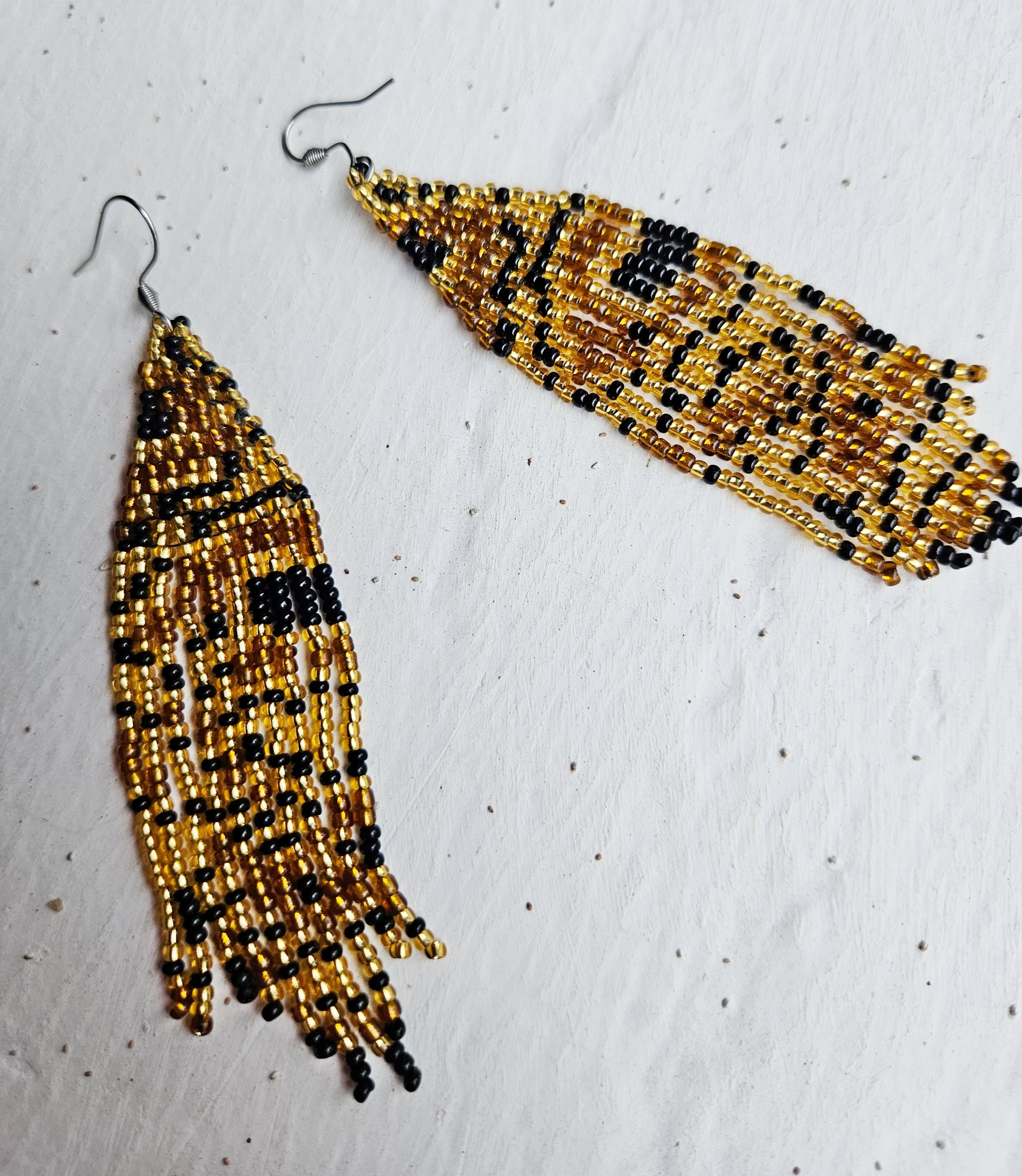 Mermaid Tails - Øreanheng i gull og sort (animal)