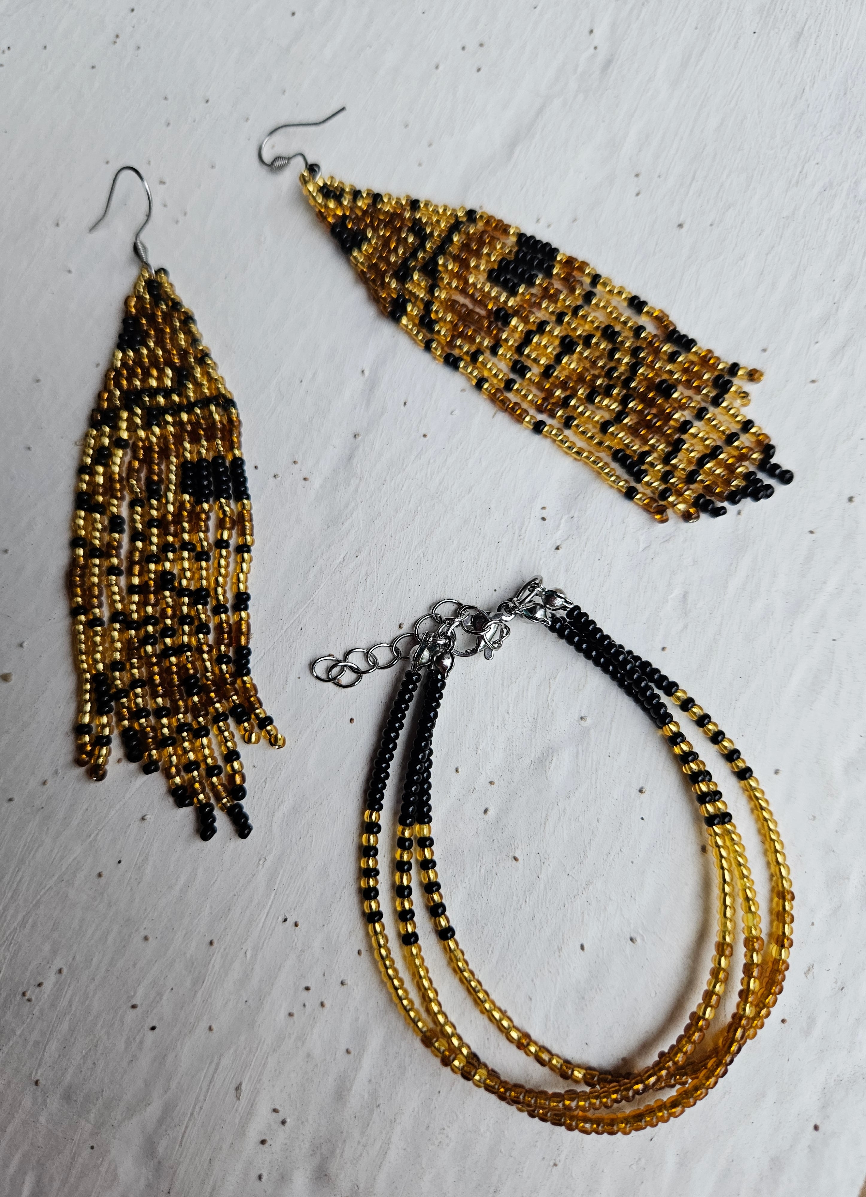 Sett - Mermaid Tails øreanheng og armbånd i gull og sort (animal)